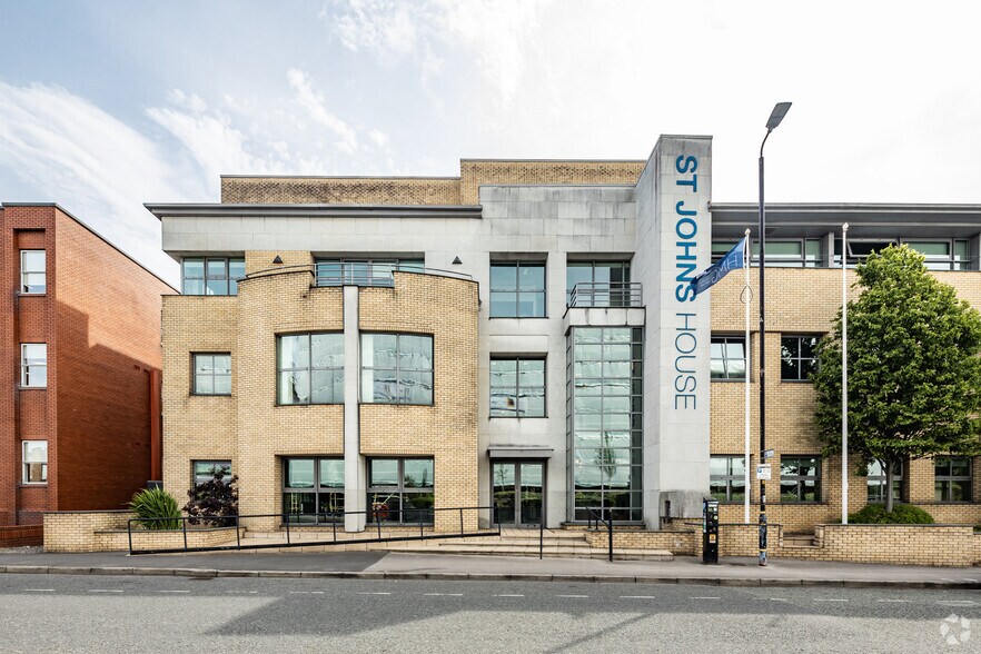 Barrington Rd, Altrincham to rent - Building Photo - Image 2 of 3