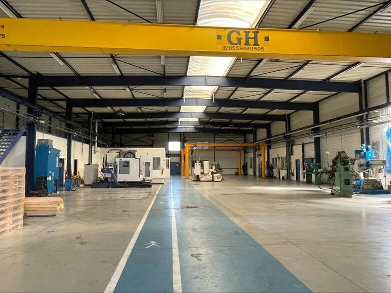 Light Industrial in Le Plessis-Bouchard to rent - Building Photo - Image 3 of 24