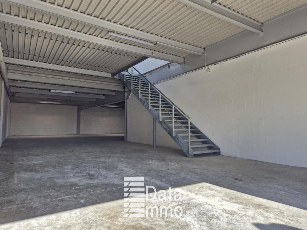Industrial in Neuilly-Plaisance to rent Interior Photo- Image 1 of 9