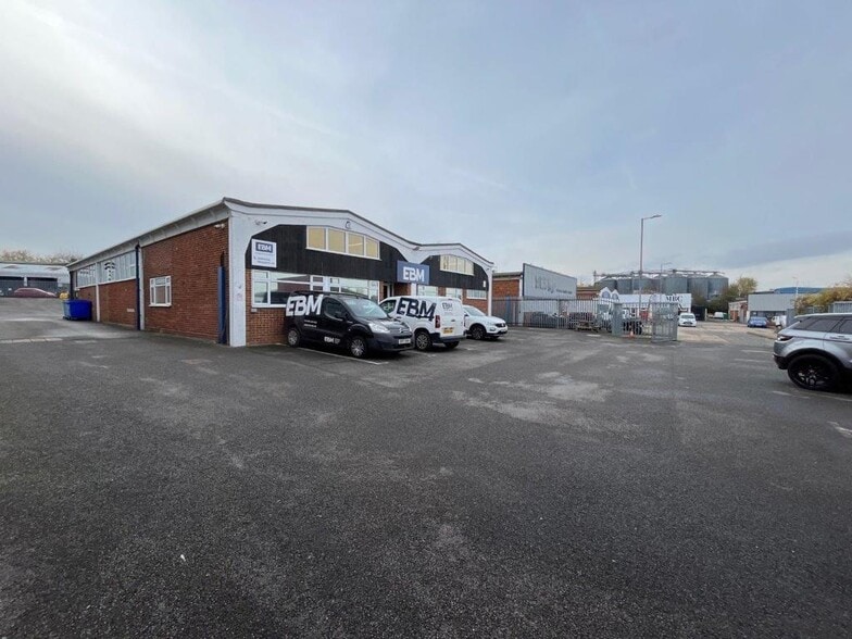 9 Crittall Rd, Witham to rent - Building Photo - Image 3 of 10