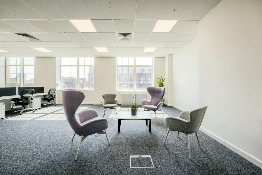 Courtaulds Way, Coventry to rent - Building Photo - Image 3 of 11