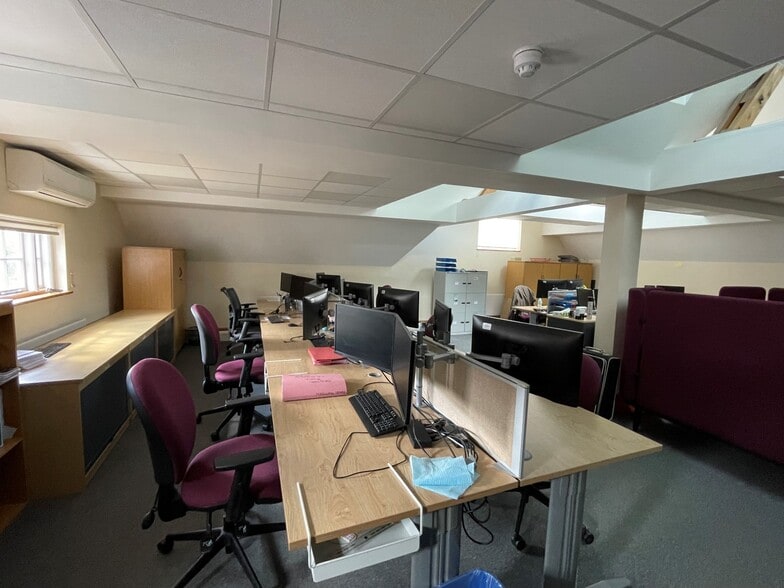 Church St, Chesham to rent - Building Photo - Image 3 of 5