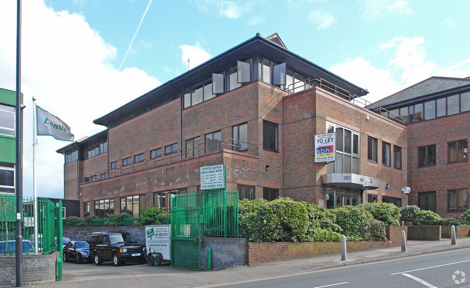 282 Chase Rd, London, N14 6HA UK