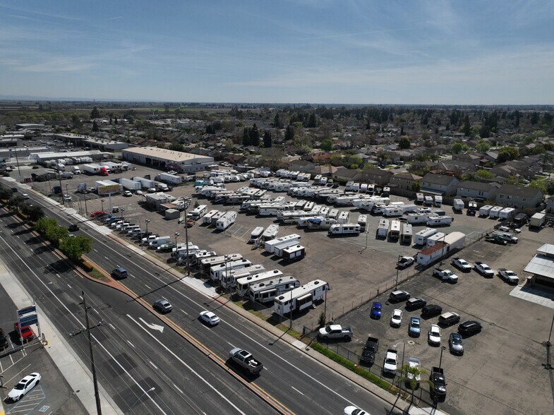 222 & 248 E. Kettleman Lane Lane, Lodi, CA for sale - Primary Photo - Image 1 of 4