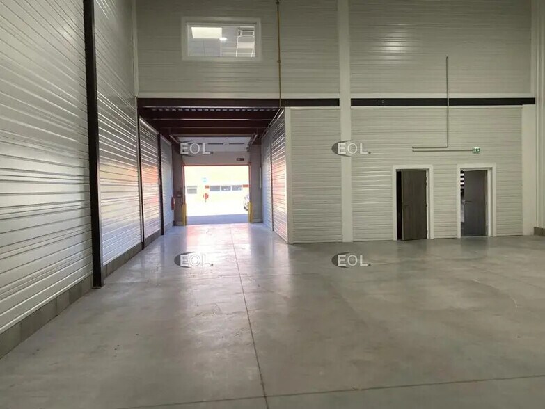 Light Industrial in Saint-Priest to rent - Interior Photo - Image 3 of 22