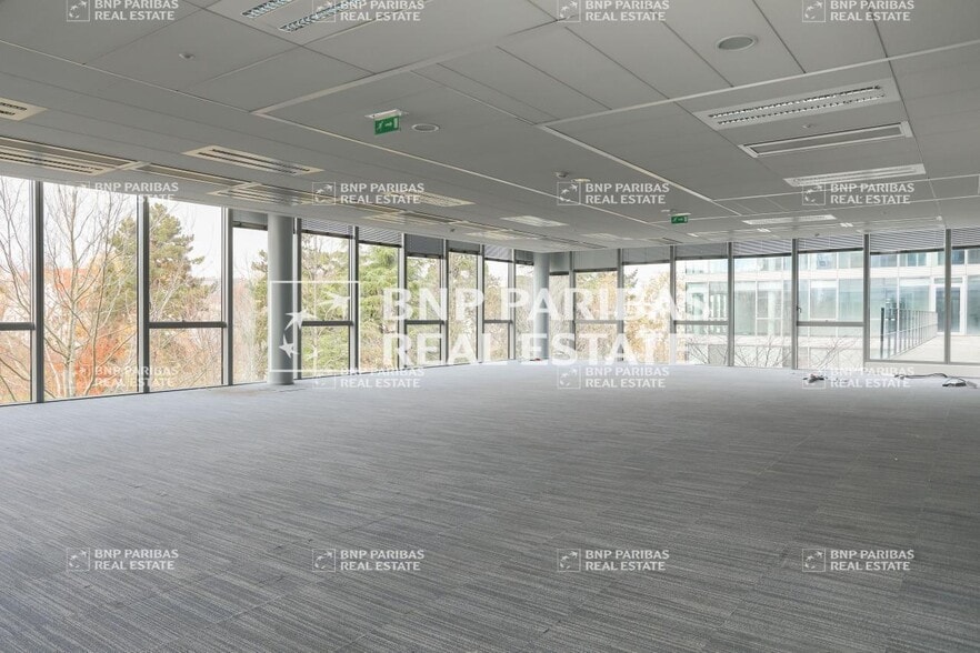 10 Rue Jean Bart, Massy to rent - Building Photo - Image 2 of 22