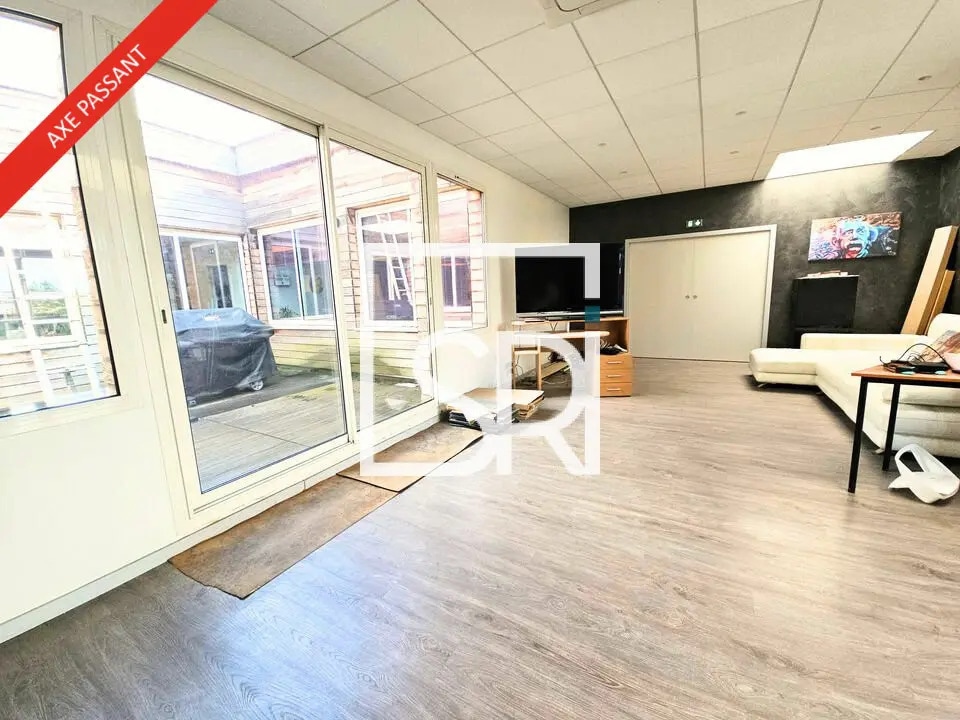 Location Entrepôt 1 072 m² - Photo 1