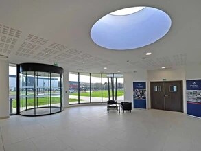 8 Rue Du Maréchal De Lattre De Tassigny, Élancourt to rent Interior Photo- Image 1 of 2