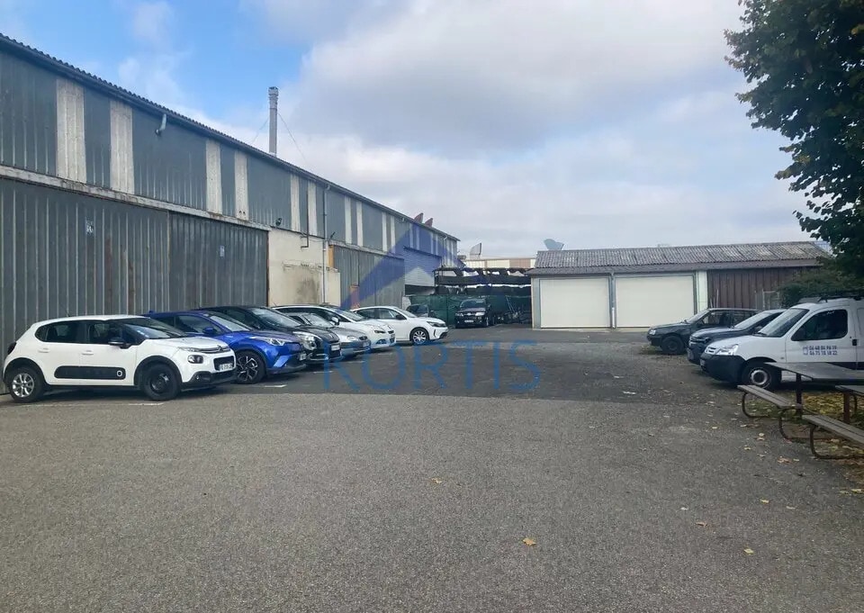 Location Local d'activités 920 m² - Photo 1