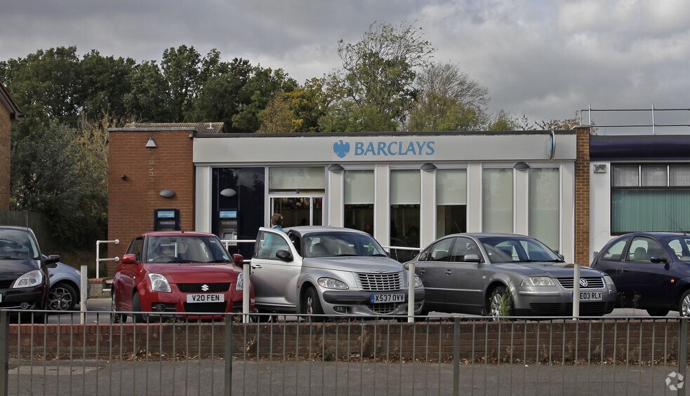 35 Wood Lane End, Hemel Hempstead for sale - Primary Photo - Image 1 of 1