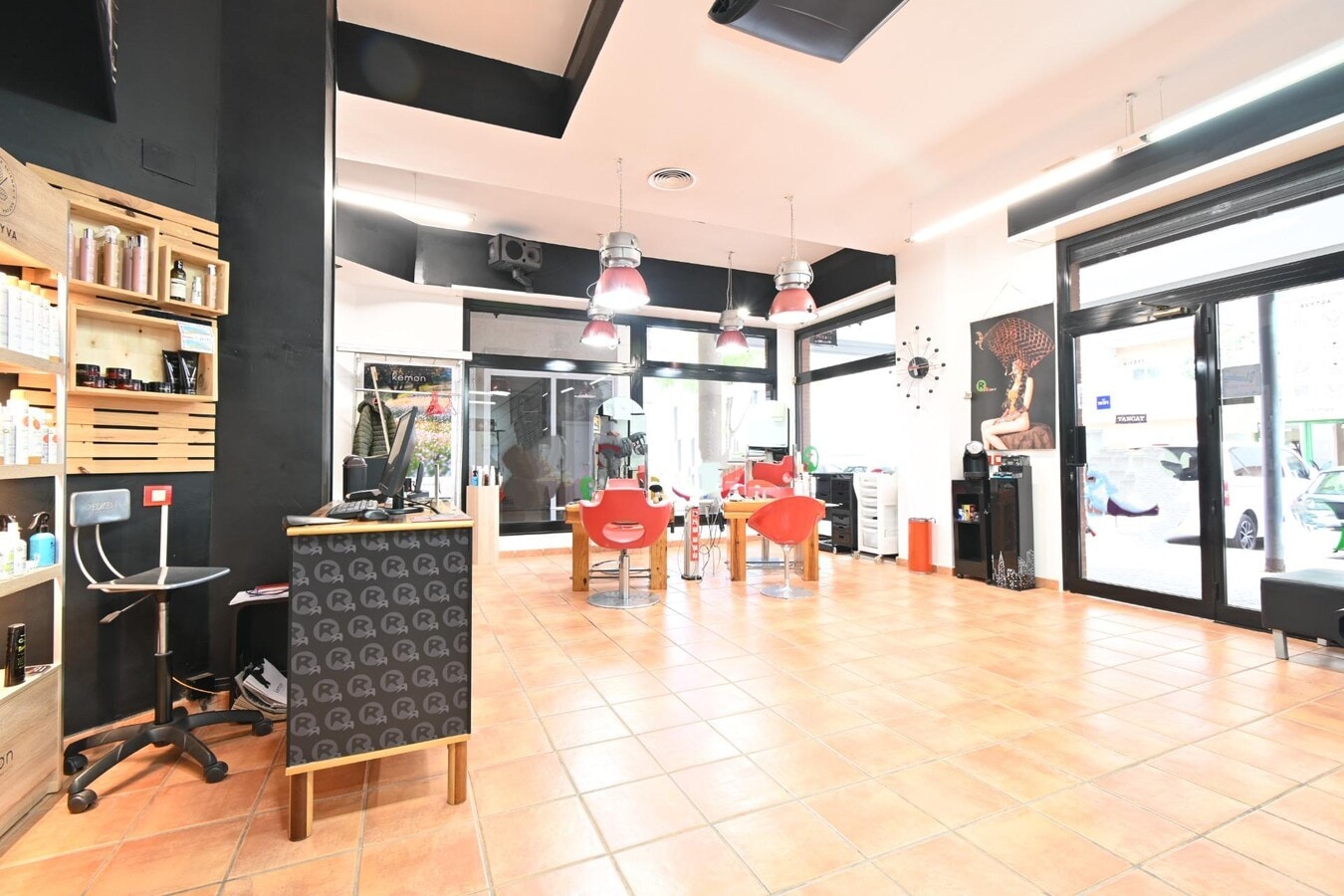 Vilanova i la Geltrú, BAR 08800 - Unit 8-8A - - Interior Photo - Image 2 of 15