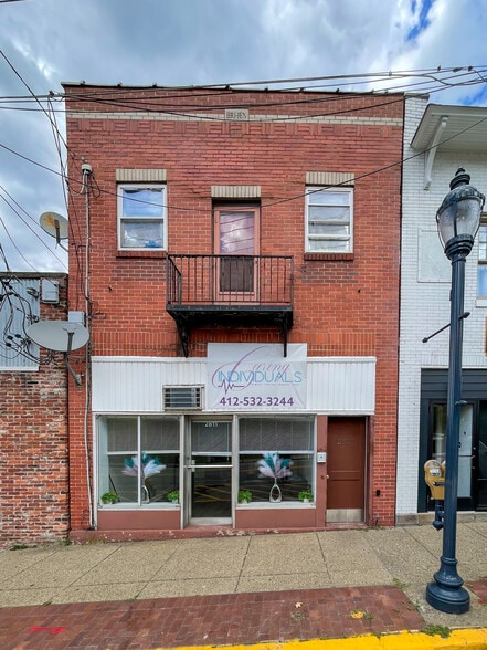 9 Unit Mixed-Use Portfolio portfolio of 2 properties for sale on LoopNet.co.uk - Building Photo - Image 1 of 12