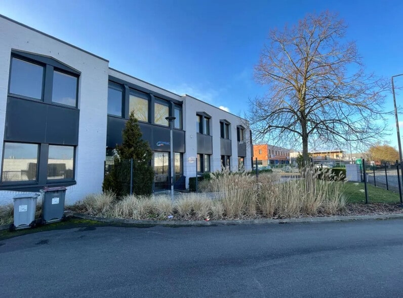 20 Rue Des Champs, Villeneuve-d'Ascq to rent - Primary Photo - Image 2 of 9