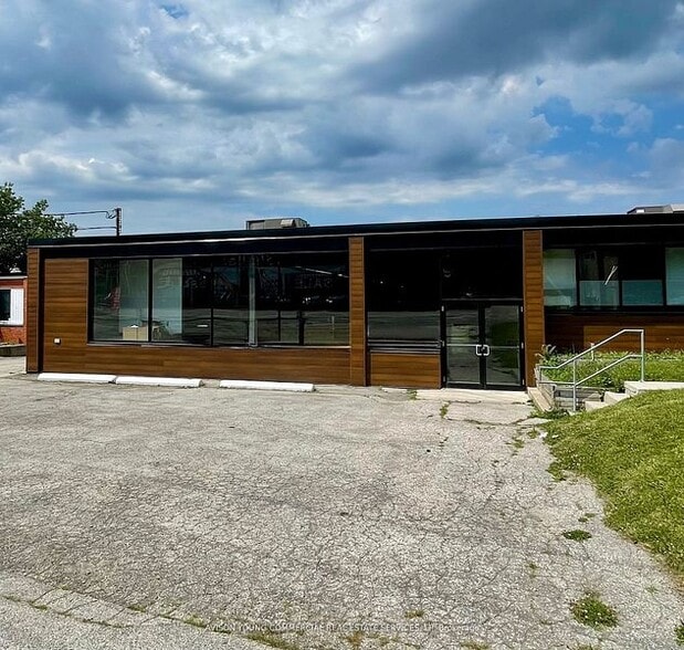 894 Caledonia Rd, Toronto, ON to rent - Building Photo - Image 2 of 9