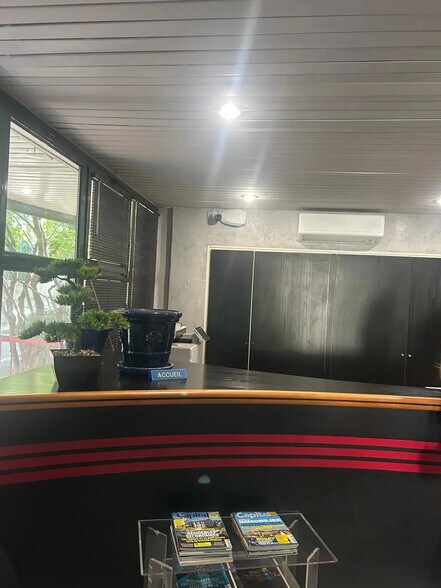 Office in Marseille for sale - Lobby - Image 3 of 3