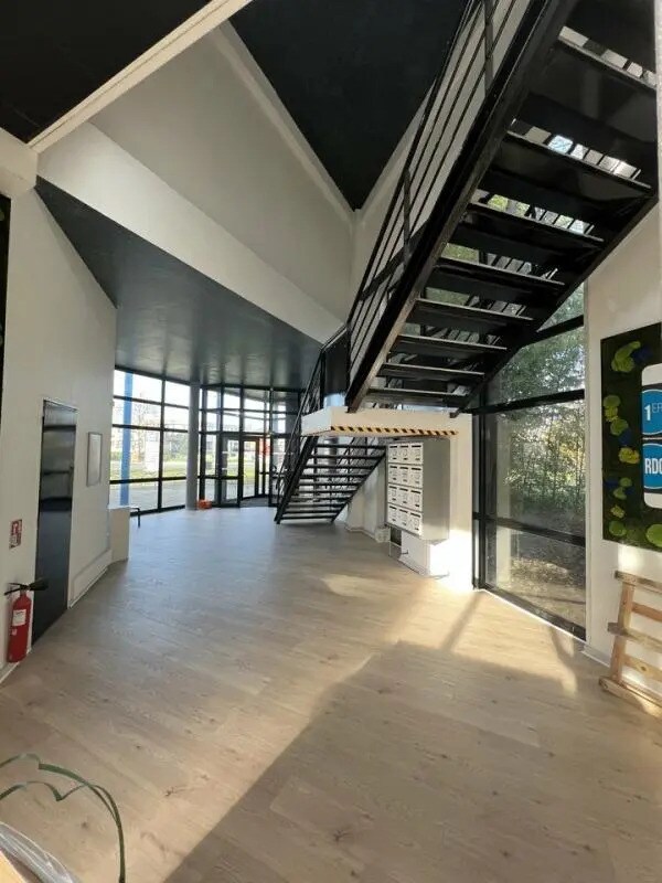 Office in Labège to rent Lobby- Image 1 of 6