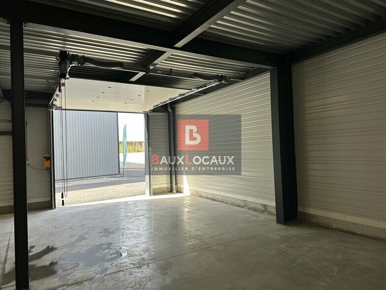 Light Industrial in Vedène for sale - Interior Photo - Image 2 of 7