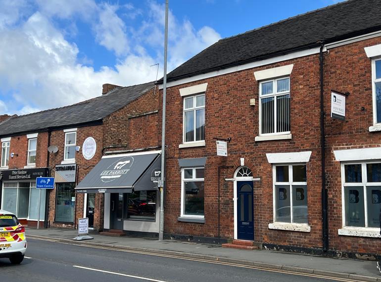 35-35A Middlewich Rd, Sandbach to rent Building Photo- Image 1 of 3