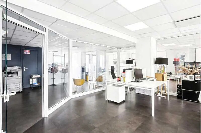 182 Avenue Charles De Gaulle, Neuilly-sur-Seine to rent - Interior Photo - Image 3 of 7