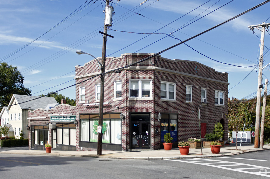 705-711 N Barry Ave, Mamaroneck, NY for sale - Primary Photo - Image 1 of 1