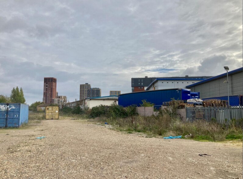 Southbridge Way, Southall for sale - Primary Photo - Image 1 of 1