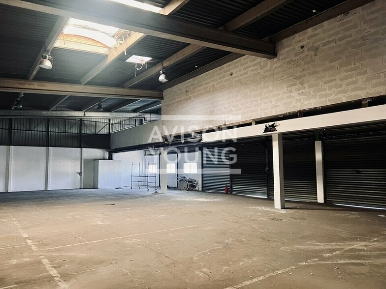 Industrial in Aulnay Sous Bois to rent - Building Photo - Image 2 of 11