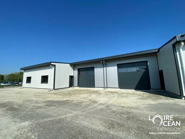 Location Local d'activités 1 145 m²