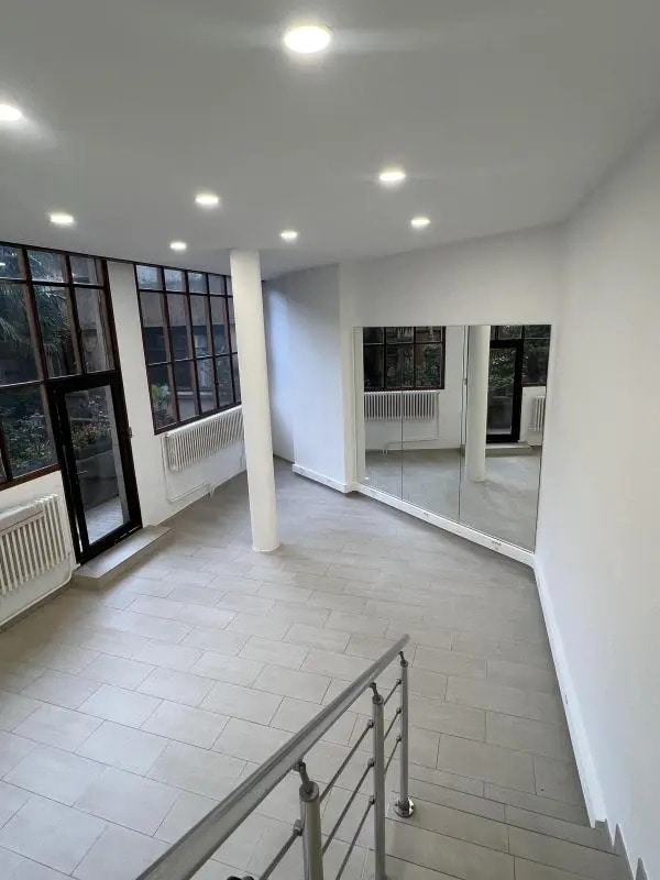 Location Bureaux 70 m² - Photo 1