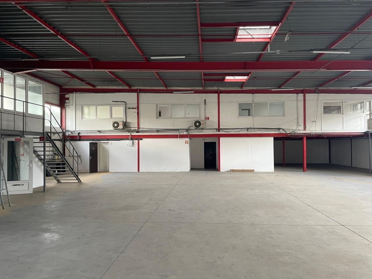 Light Industrial in Aulnay-sous-Bois to rent Interior Photo- Image 1 of 7