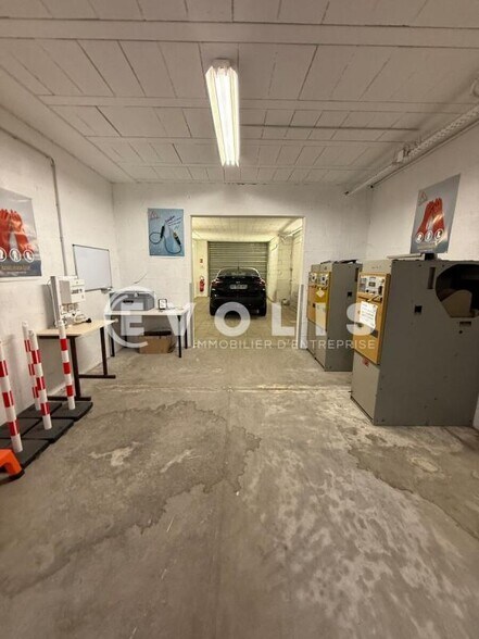 Light Industrial in Vénissieux to rent - Interior Photo - Image 3 of 4
