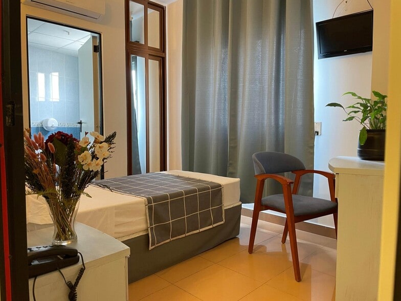 Retail in Granada for sale - Interior Photo - Image 2 of 6