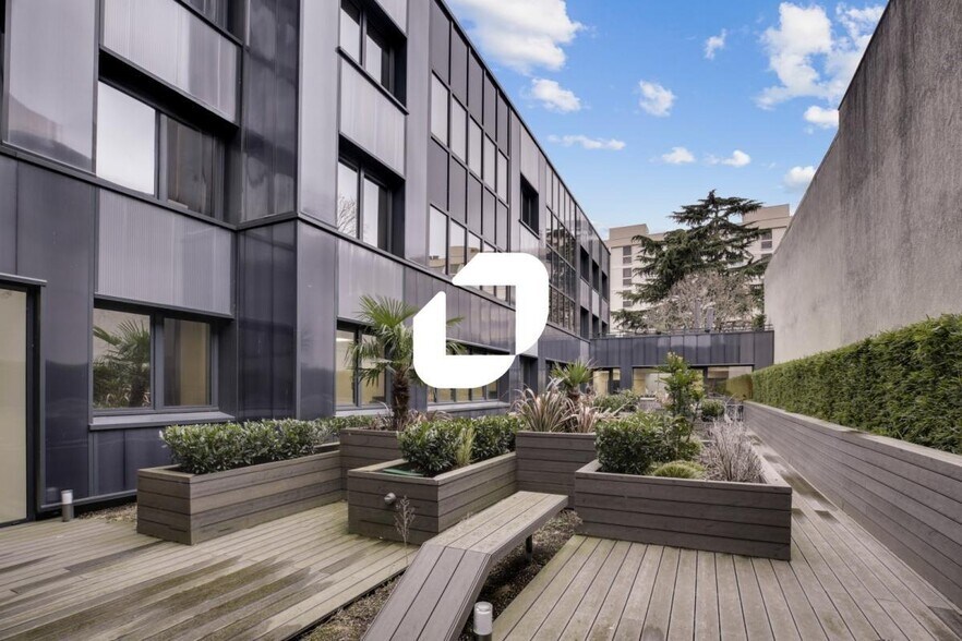 Office in Boulogne-Billancourt to rent - Building Photo - Image 1 of 9
