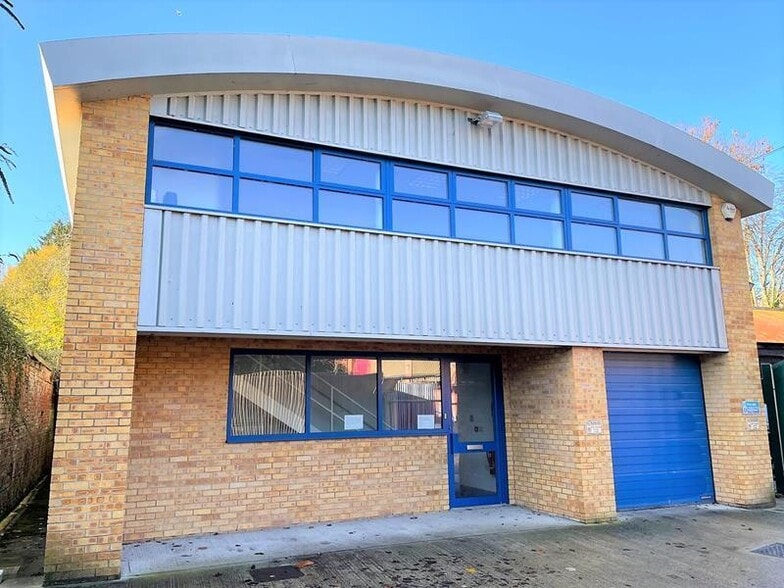 1 Stuarts Ln, Henley On Thames for sale - Building Photo - Image 1 of 1