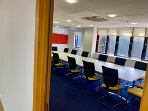 22-26 Eastern Rd, Romford to rent Interior Photo- Image 1 of 11