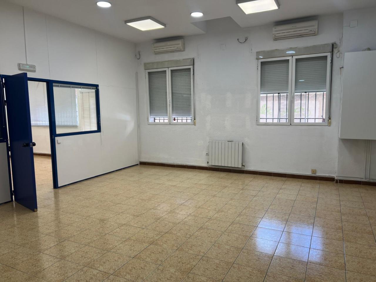 Office / Retail in Toledo, Toledo to rent Primary Photo- Image 1 of 2
