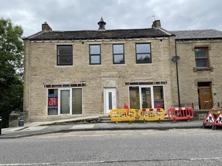 1024 Manchester Rd, Huddersfield HD7 5QQ UK