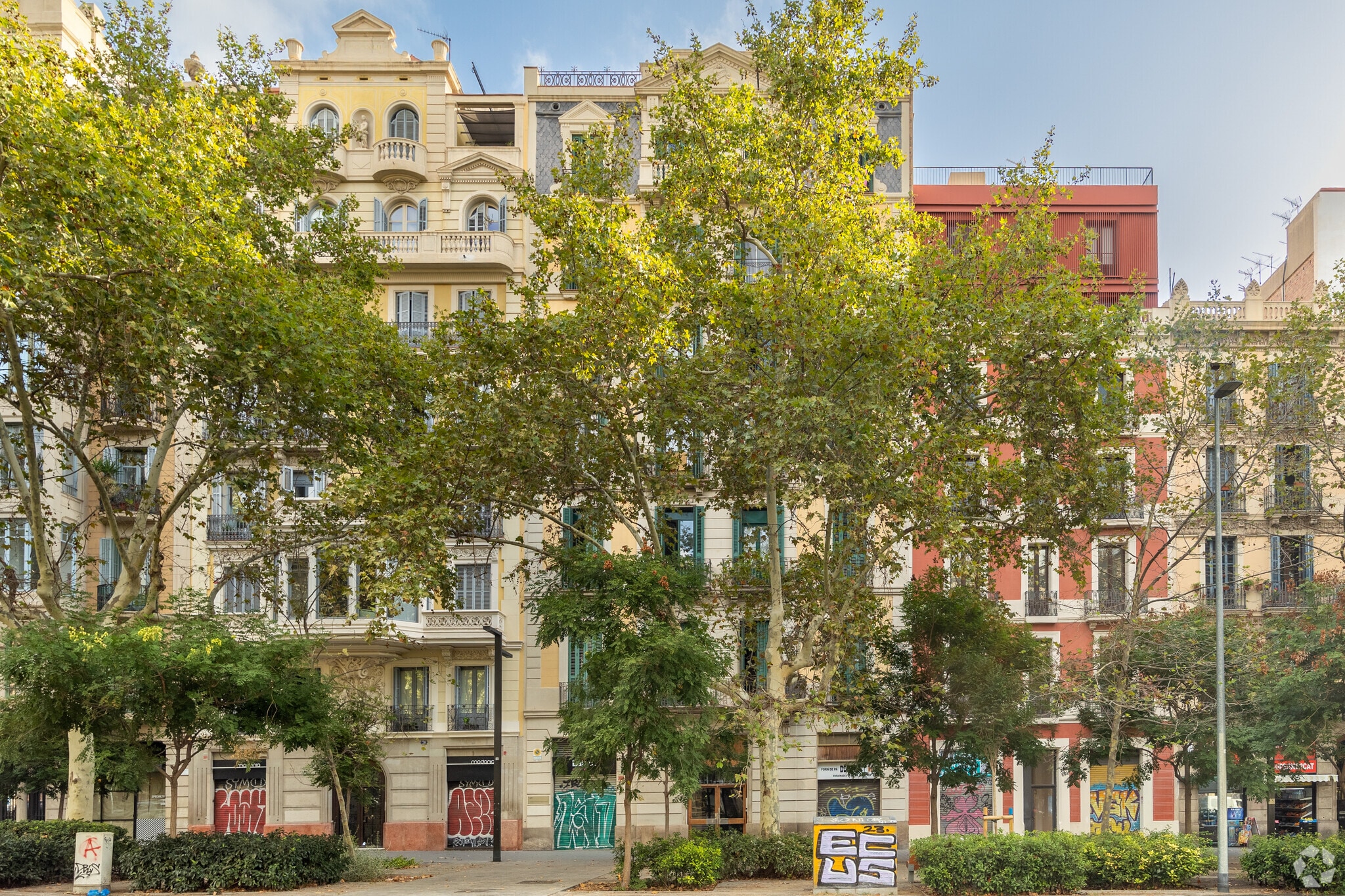 Retail in Barcelona, Barcelona to rent Primary Photo- Image 1 of 3