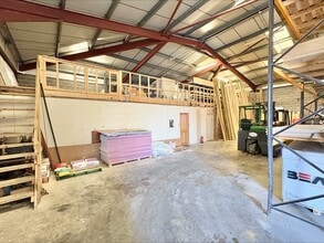 Featherstall Road South Rd S, Oldham to rent Interior Photo- Image 2 of 4