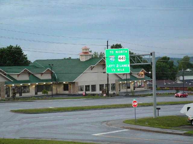 725 Parkway, Sevierville, TN for rent Building Photo- Image 1 of 9