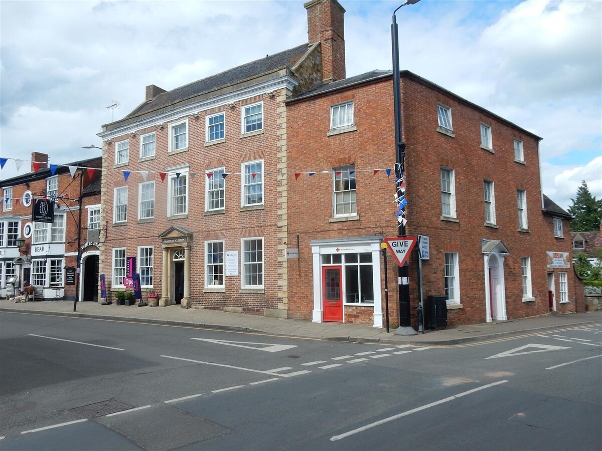 2 High St, Shipston On Stour, CV36 4AJ UK