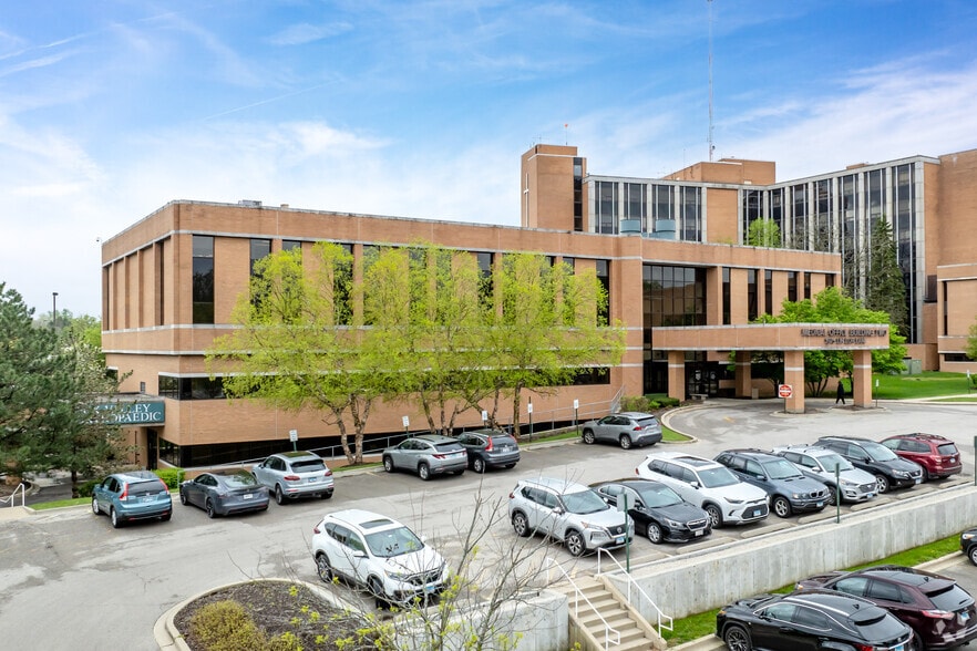 87 N Airlite St, Elgin, IL to rent - Building Photo - Image 2 of 7