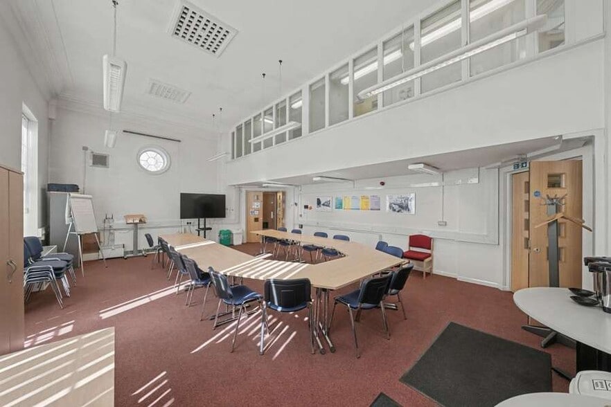 106 High St, West Drayton for sale - Building Photo - Image 1 of 3