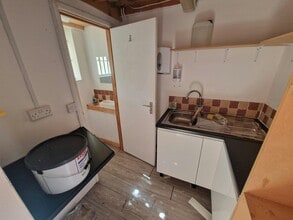 Greywell Rd, Havant to rent Interior Photo- Image 2 of 2