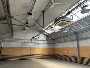 Light Industrial in Ivry-sur-Seine to rent Building Photo- Image 2 of 11