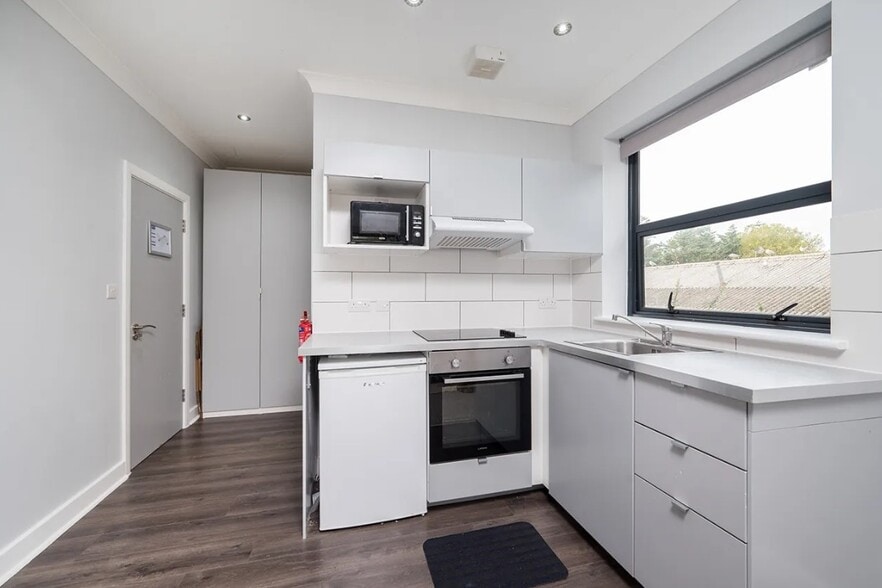 Lowther Rd, Stanmore to rent - Interior Photo - Image 2 of 5