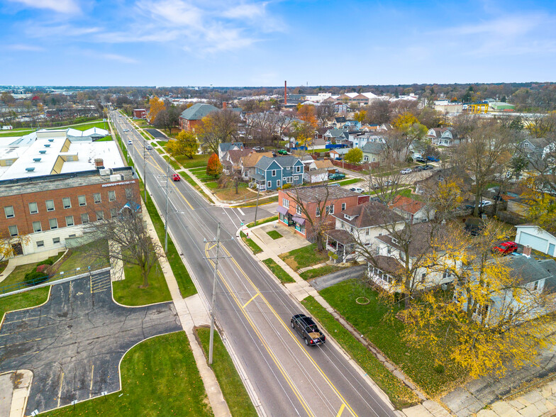 597 S Lake St, Aurora, IL for sale - Aerial - Image 3 of 32