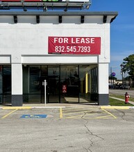 2204 Cypress Creek Pkwy, Houston, TX for rent Building Photo- Image 2 of 7