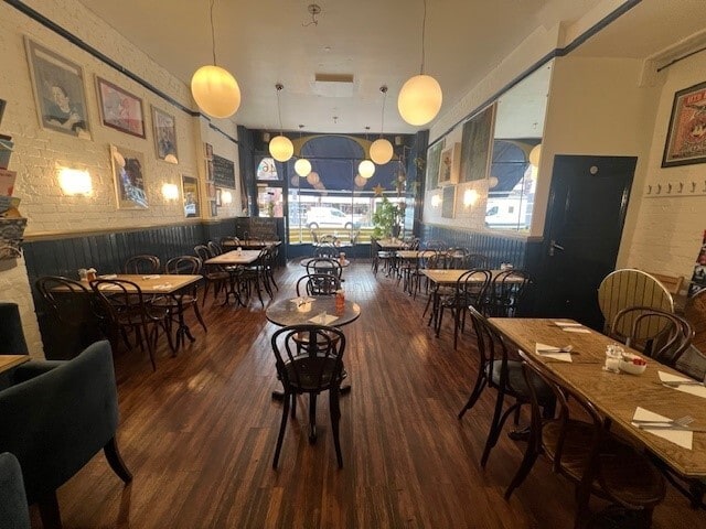 46 Fortis Green Rd, London to rent Interior Photo- Image 1 of 2