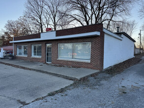 2206 N 25th St, Terre Haute, IN for rent Building Photo- Image 2 of 3