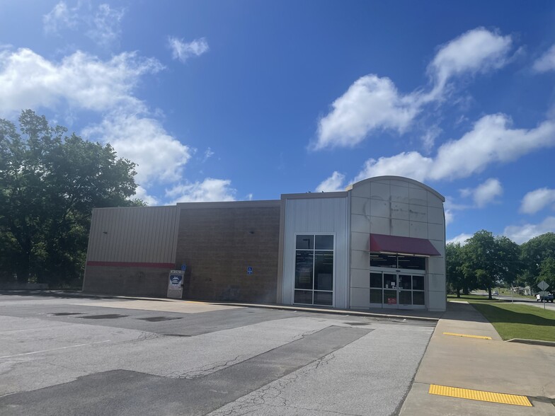 202 S 2nd St, Porum, OK for rent - Primary Photo - Image 1 of 17